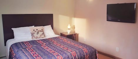 開放式客房, 1 張加大雙人床, 共用浴室 | 高級寢具、特厚豪華床墊、迷你吧贈品、獨特裝修