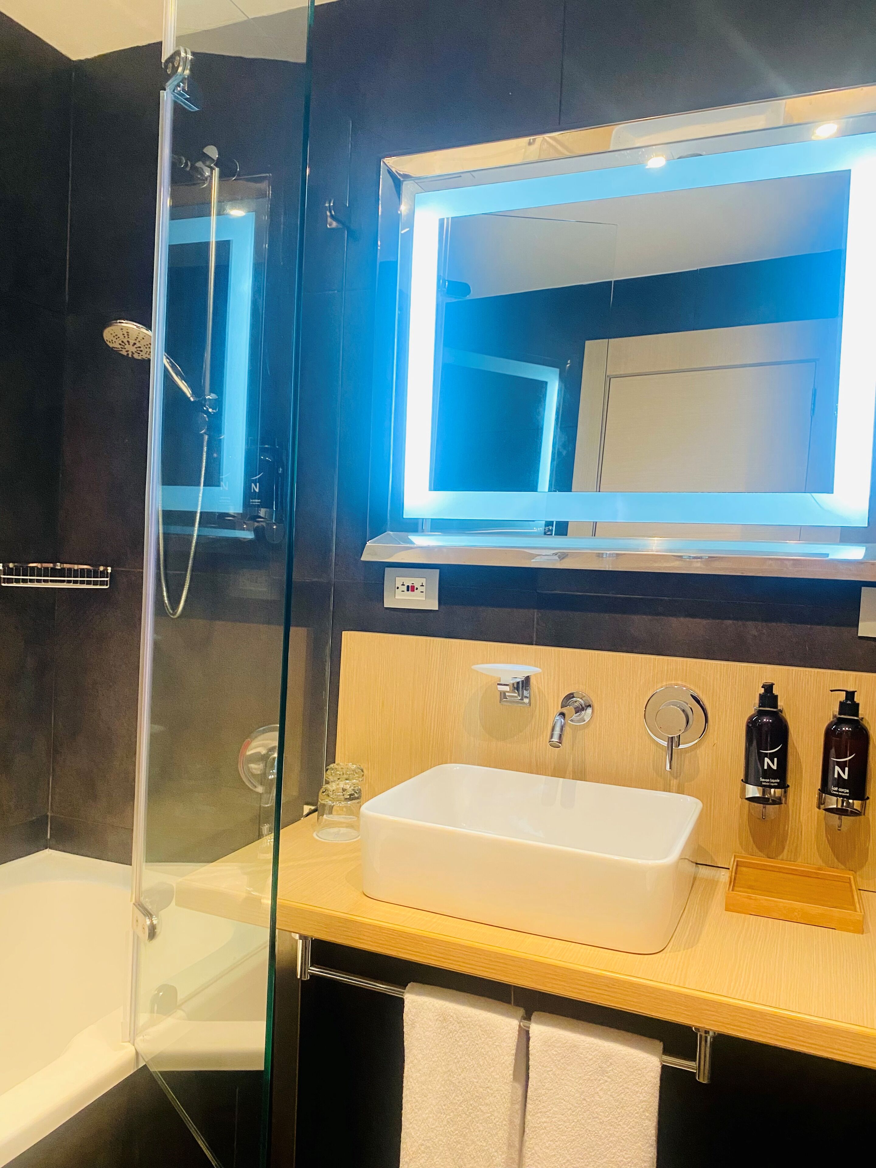 executive room, 1 double bed | bathroom | shower, rainfall showerhead, designer toiletries, hair dryer