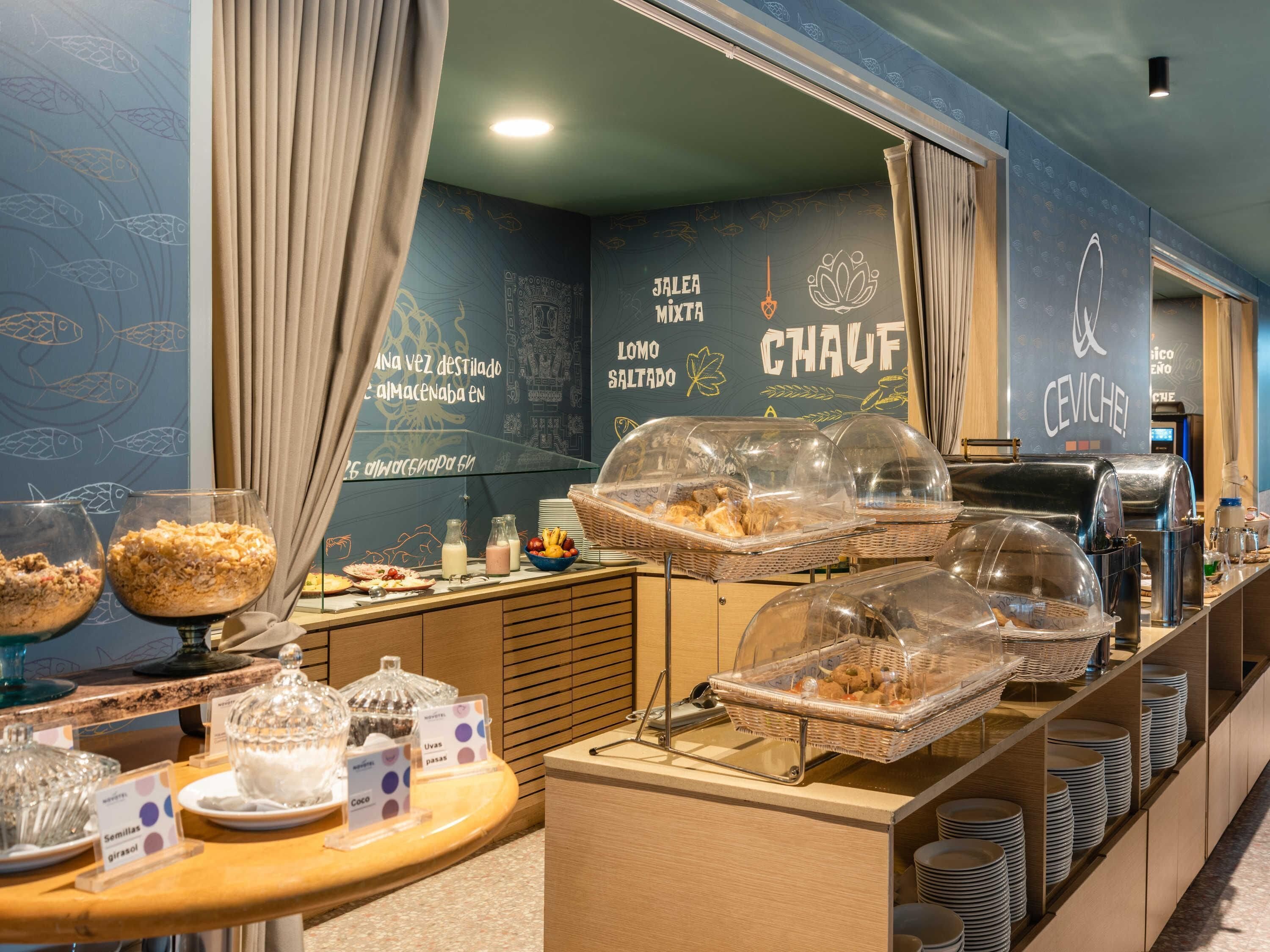 每日供应自助式早餐（每人 COP 52000）