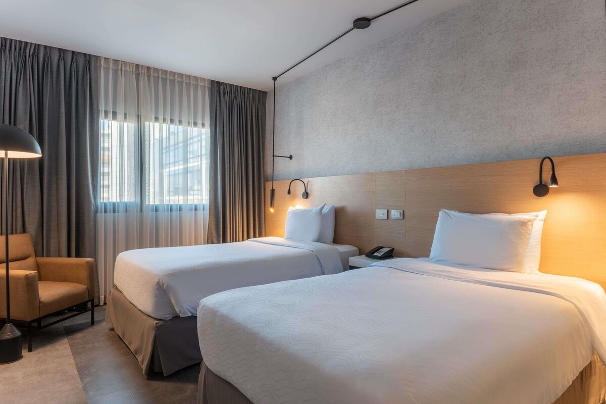 Standard Room, 2 Twin Beds | Minibar, in-room safe, desk, blackout drapes