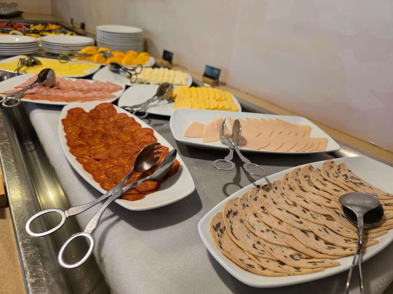 Daily buffet breakfast for a fee