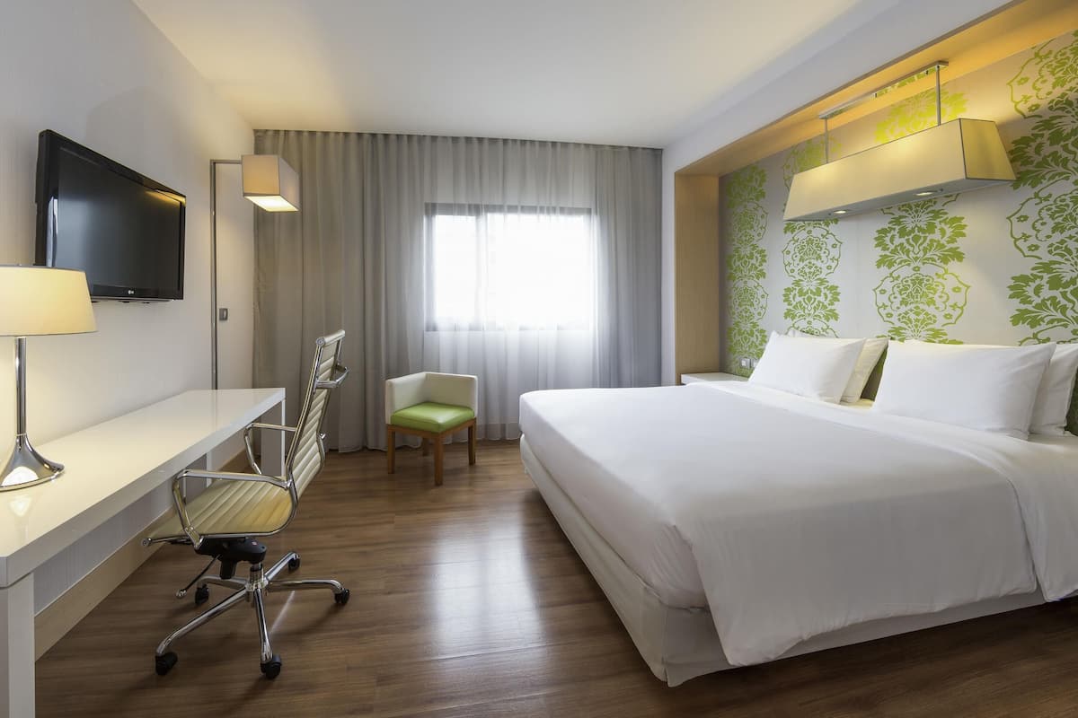 Chambre Standard, 1 grand lit | 1 chambre, minibar, coffres-forts dans les chambres, bureau