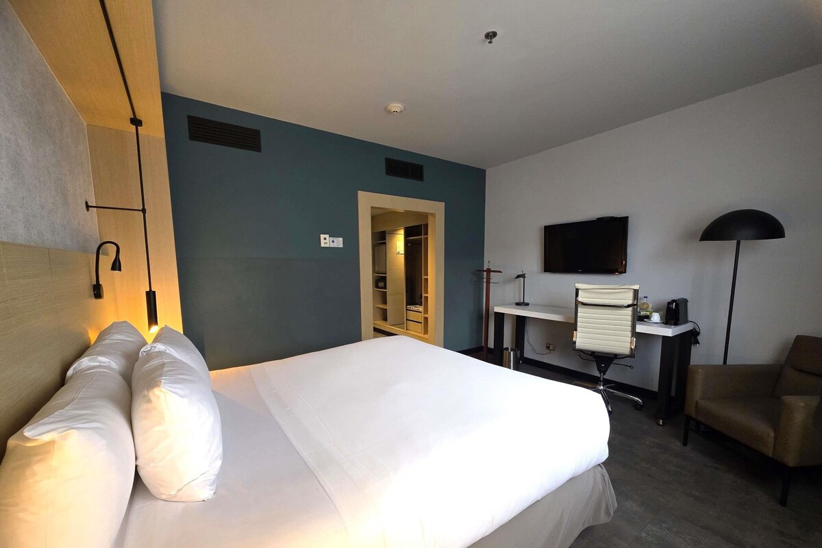 Minibar, in-room safe, desk, blackout drapes