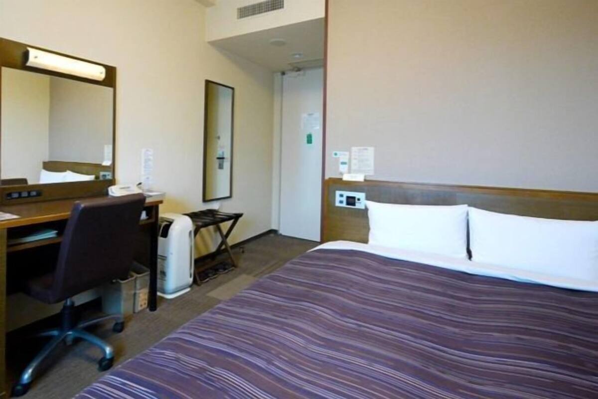 Escrivaninha, Wi-Fi de cortesia, roupa de cama