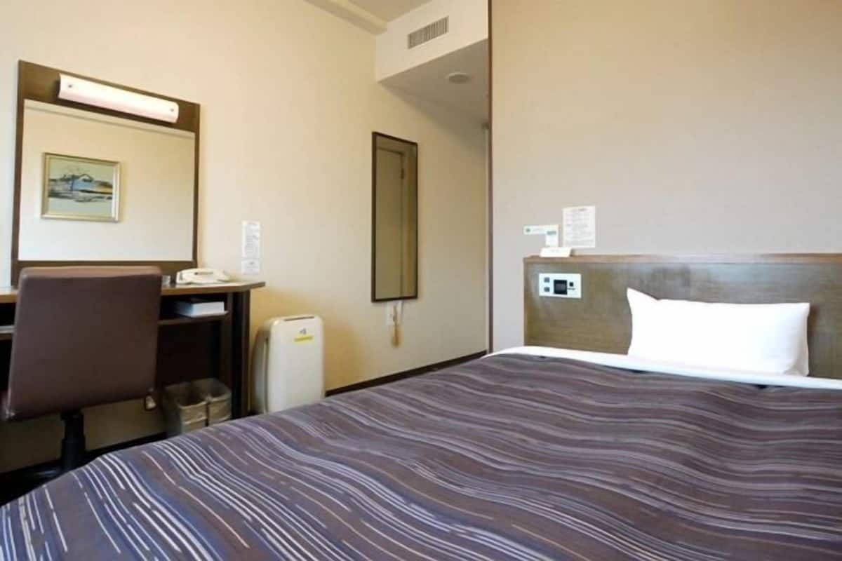 Escrivaninha, Wi-Fi de cortesia, roupa de cama