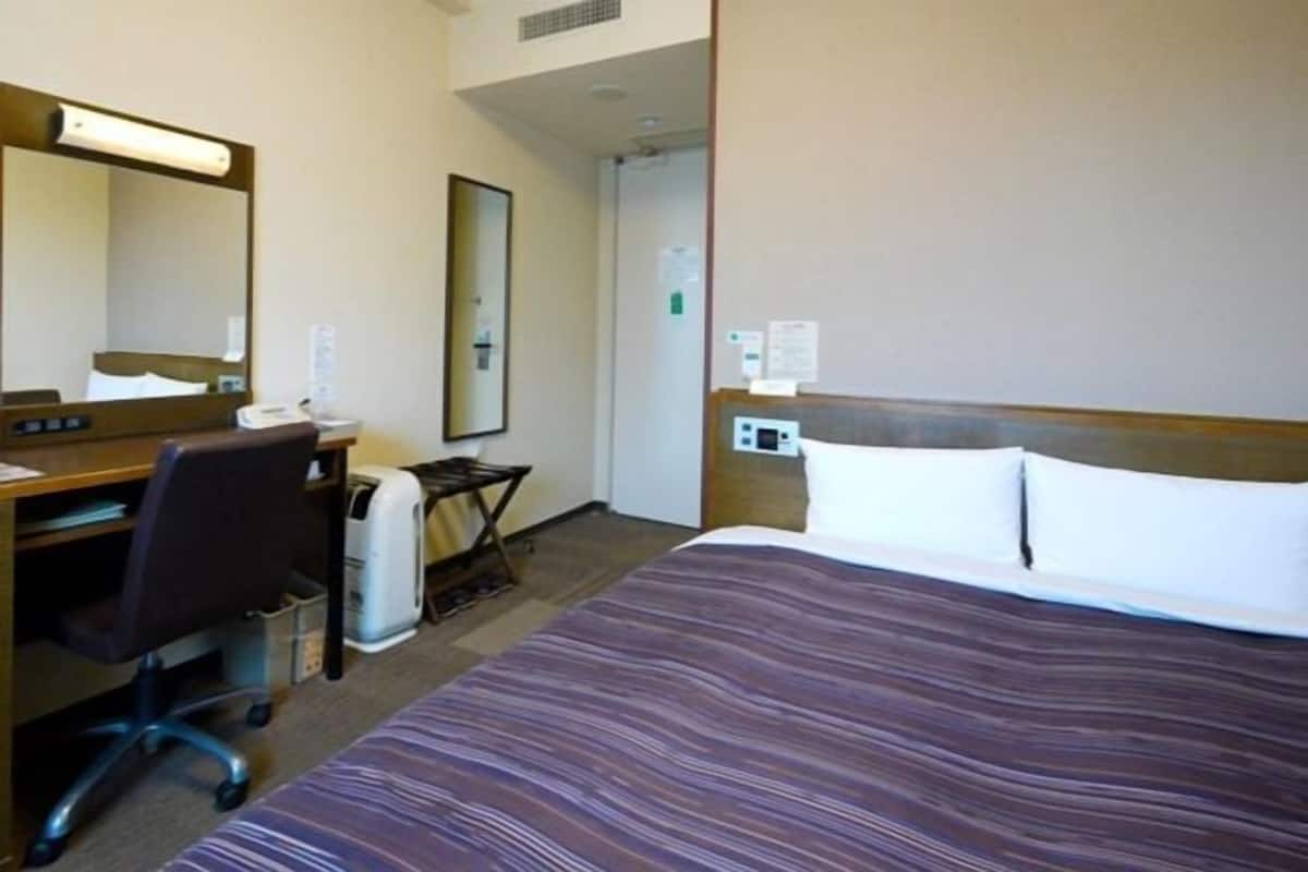 Escrivaninha, Wi-Fi de cortesia, roupa de cama