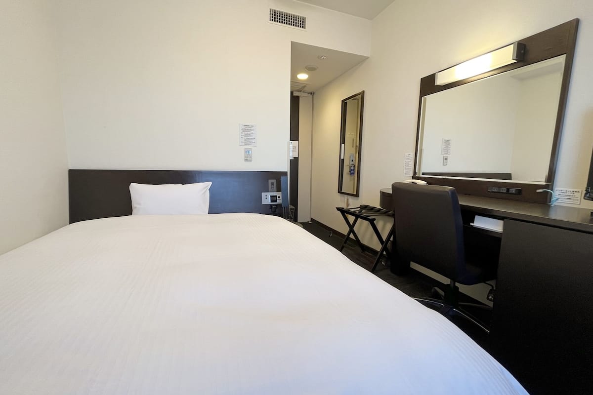 1 bedroom, blackout curtains, free wifi, bed sheets