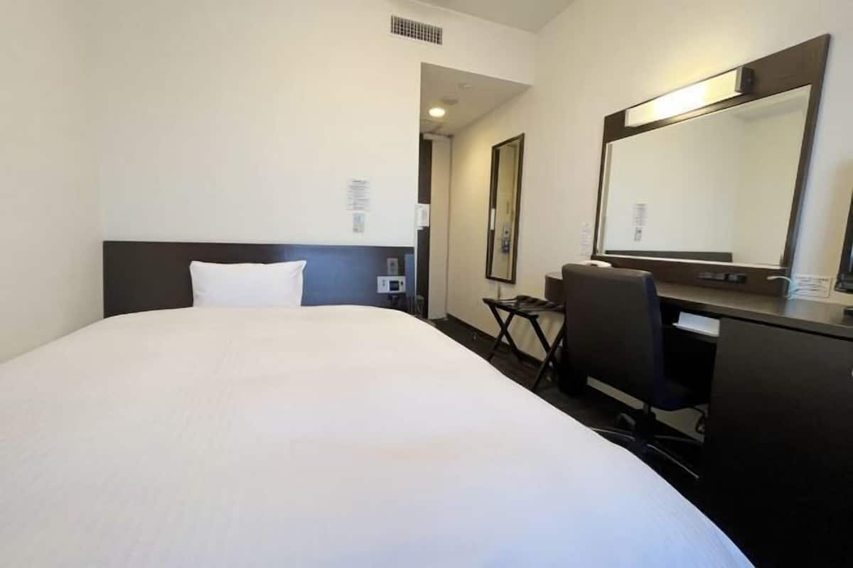 Cortinas blackout, Wi-Fi de cortesia, roupa de cama