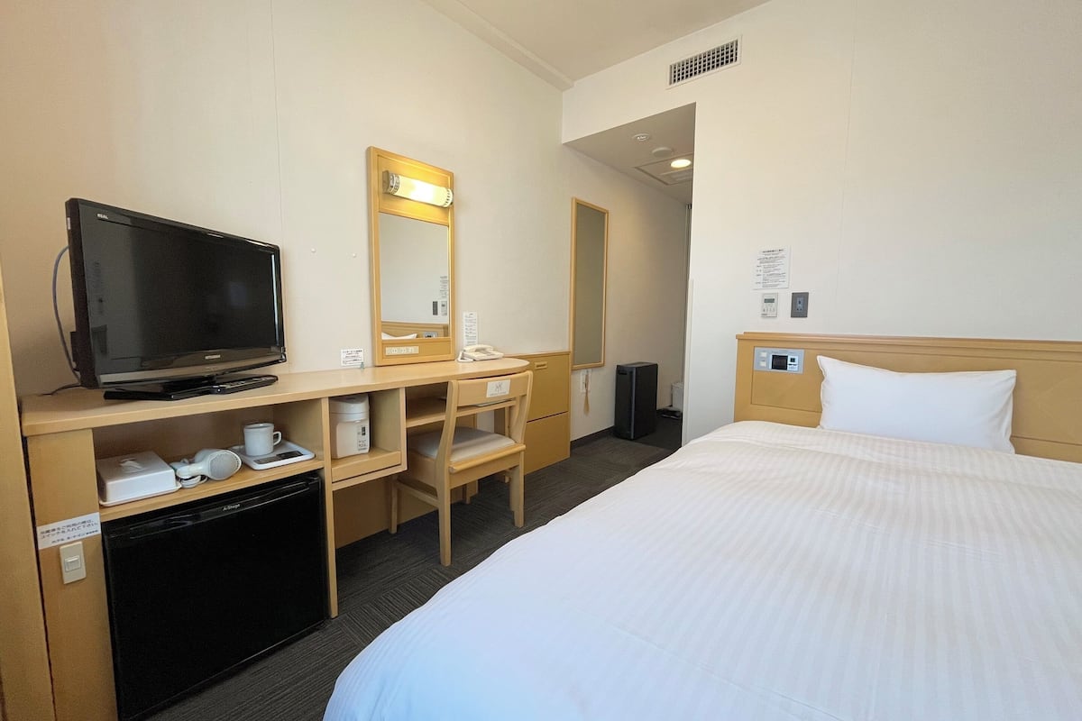 1 bedroom, blackout curtains, free wifi, bed sheets