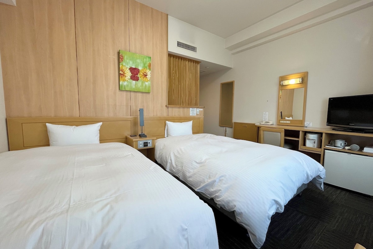 1 bedroom, blackout curtains, free wifi, bed sheets