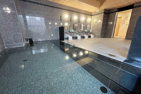 Indoor spa tub