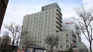 A multi-story hotel with a prominent sign for 'TAIKO' on the side. - Hotel Route Inn Obihiro Ekimae (Obihiro)