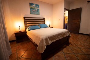 In-room safe, free WiFi, bed sheets - Hotel Playa Westfalia (Matama)