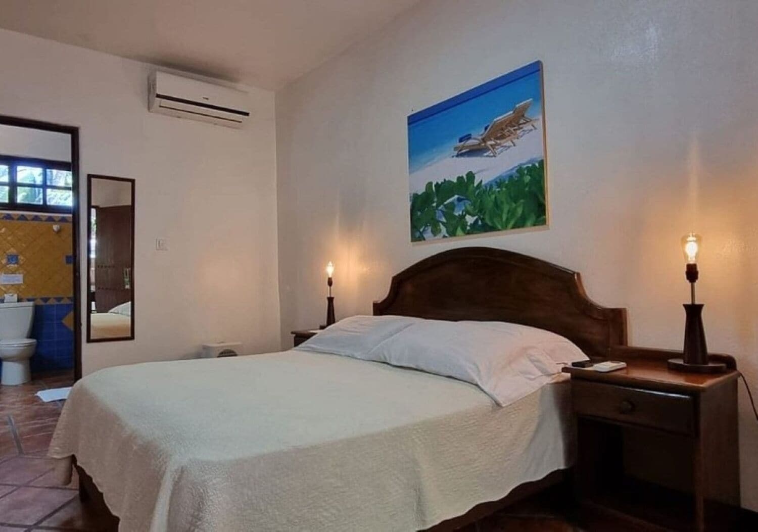 In-room safe, WiFi (free), bed sheets