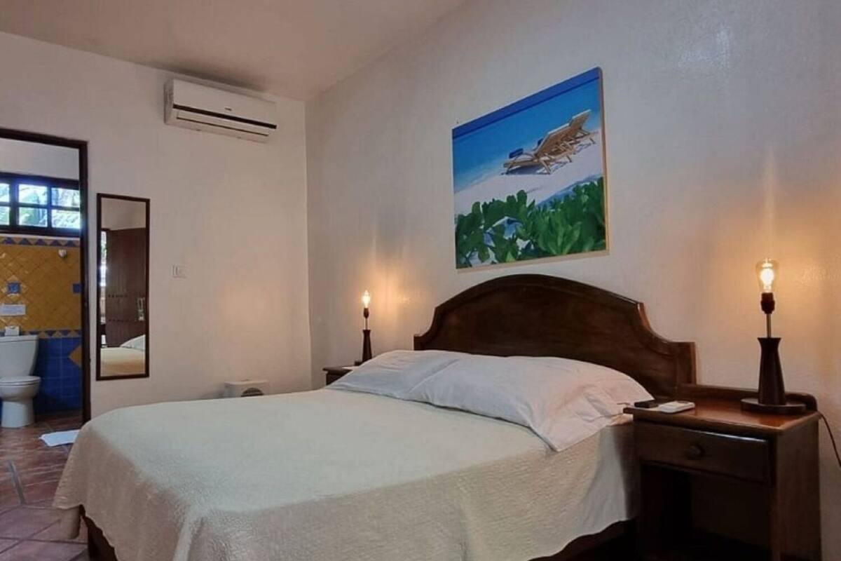 In-room safe, WiFi (free), bed sheets