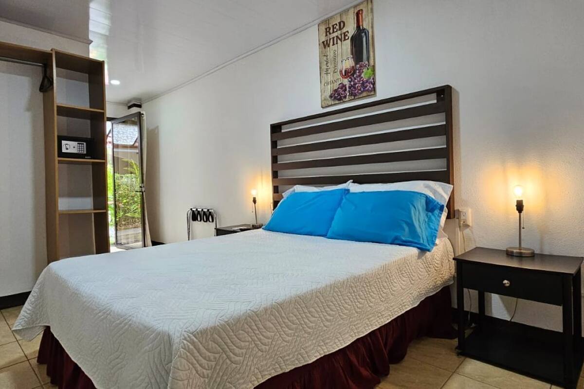 In-room safe, WiFi (free), bed sheets
