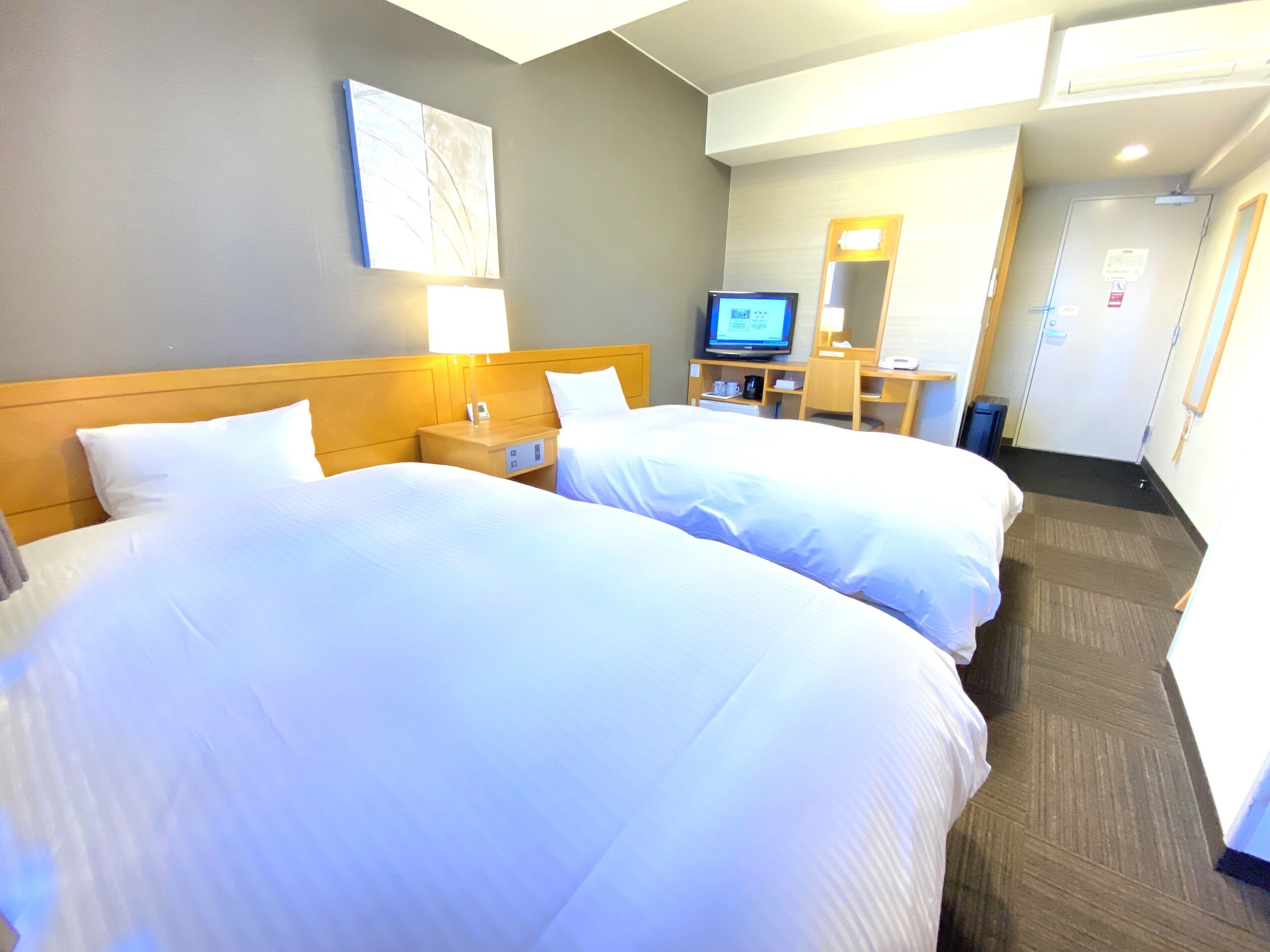 ツインルーム（喫煙） | デスク、WiFi (無料)、ベッドシーツ