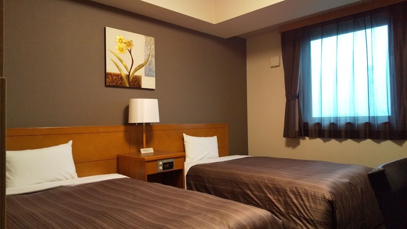 Desk, free wired internet, bed sheets