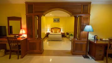1 chambre, minibar, coffres-forts dans les chambres, bureau
