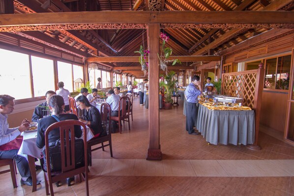 Breakfast, lunch, dinner served; beach views