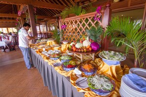 Free daily full breakfast