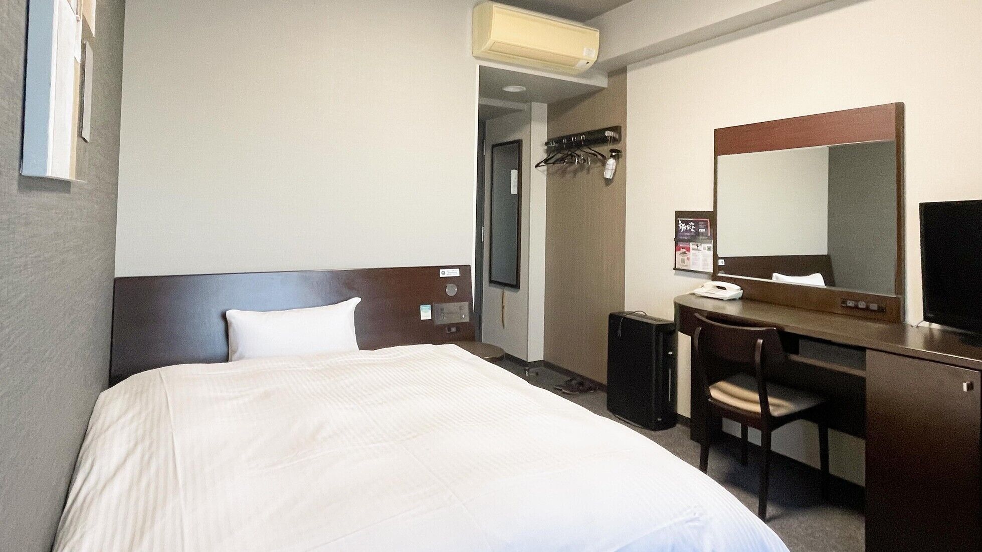 Desk, free WiFi, bed sheets
