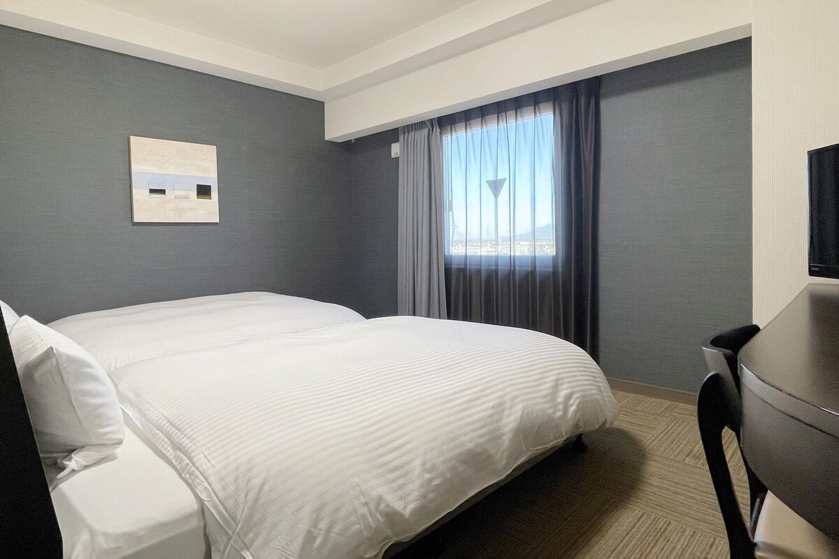 Comfort Twin Room, Non Smoking | Desk, WiFi (free), bed sheets