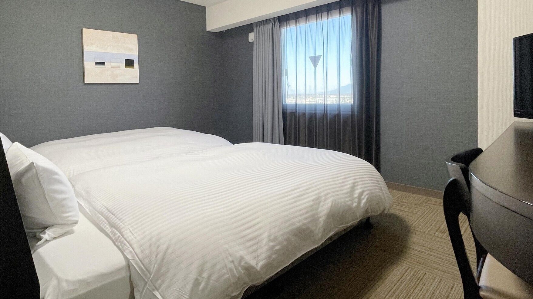 Desk, free WiFi, bed sheets