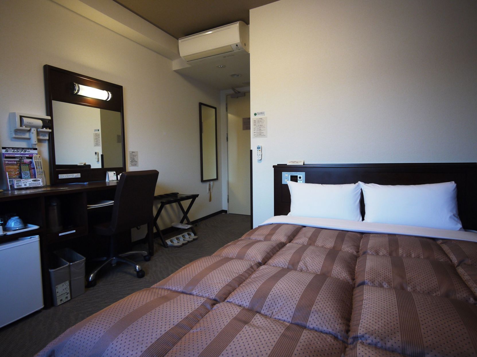 Desk, free WiFi, bed sheets