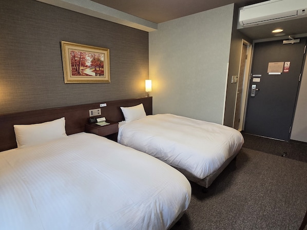 Bàn, truy cập Internet không dây miễn phí, bộ trải giường