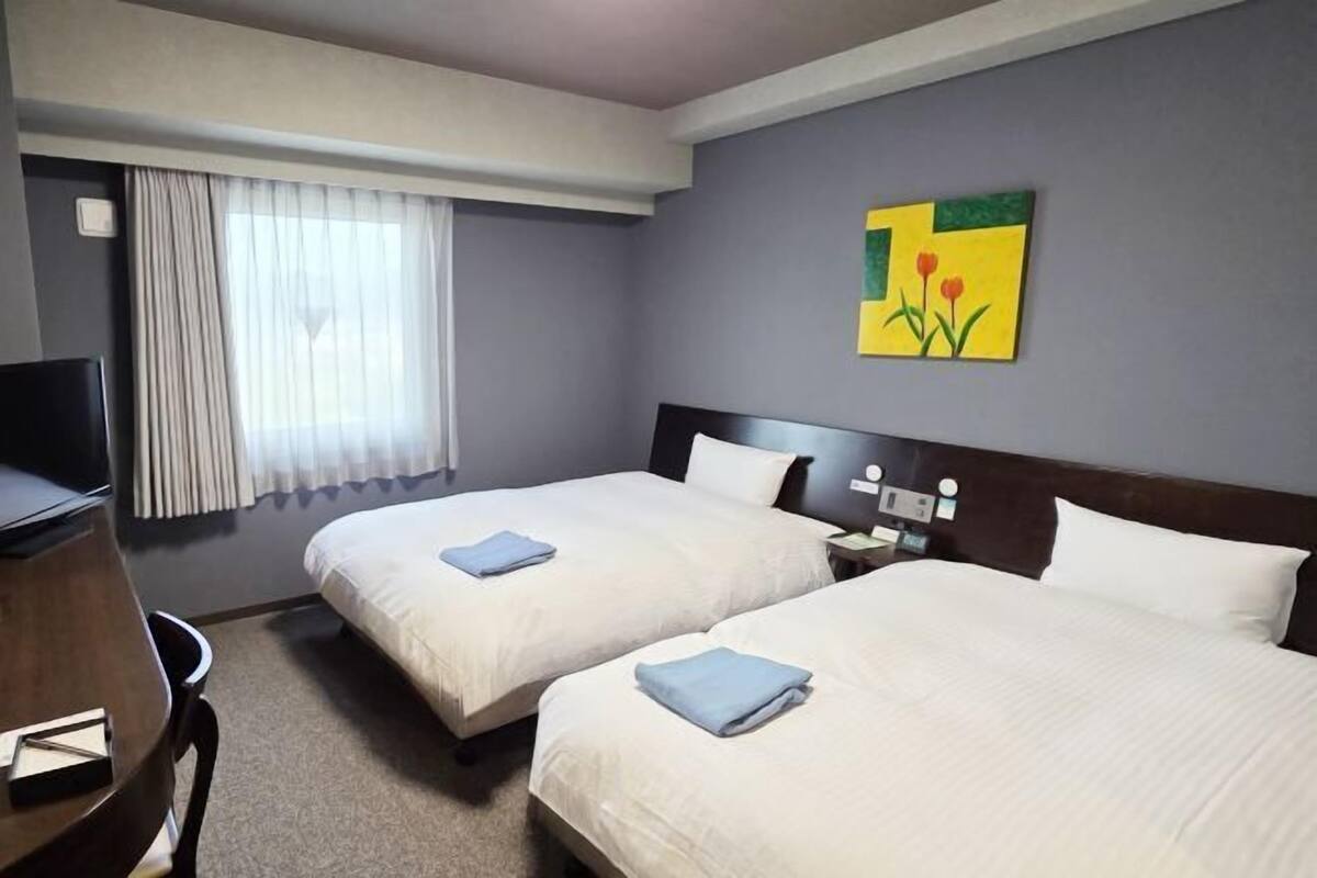 Skrivbord, gratis wi-fi och sÀngklÀder