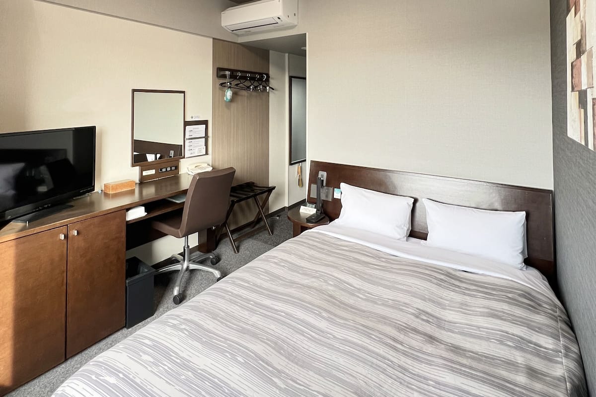 Wi-Fi de cortesia, roupa de cama