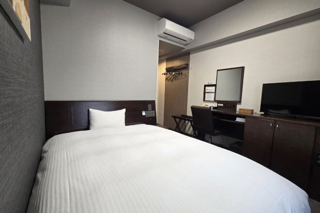 WiFi (無料)、ベッドシーツ