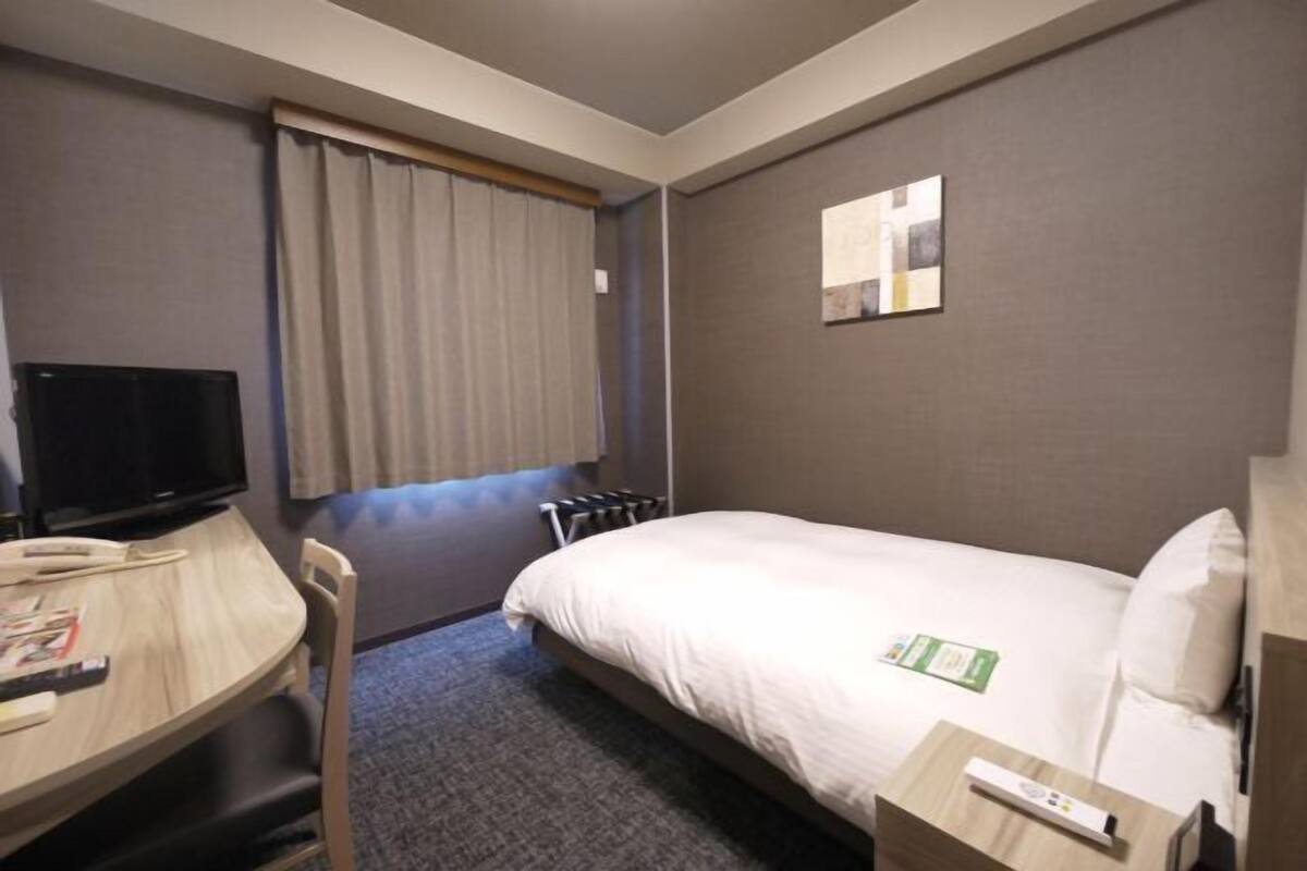 1 bedroom, desk, free WiFi, bed sheets