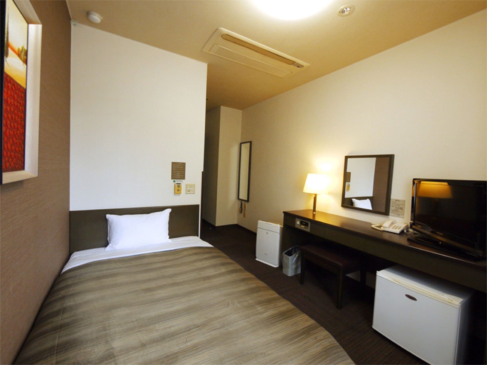 Desk, free WiFi, bed sheets