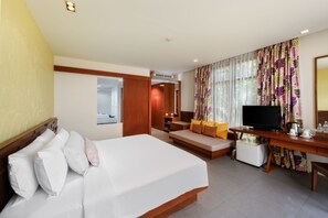 Premium bedding, pillow-top beds, minibar, in-room safe - Karon Phunaka Resort (Karon)