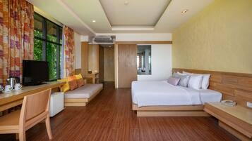 Premium bedding, pillowtop beds, minibar, in-room safe