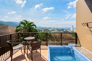 Deluxe Jacuzzi Sea View | Vue de la chambre