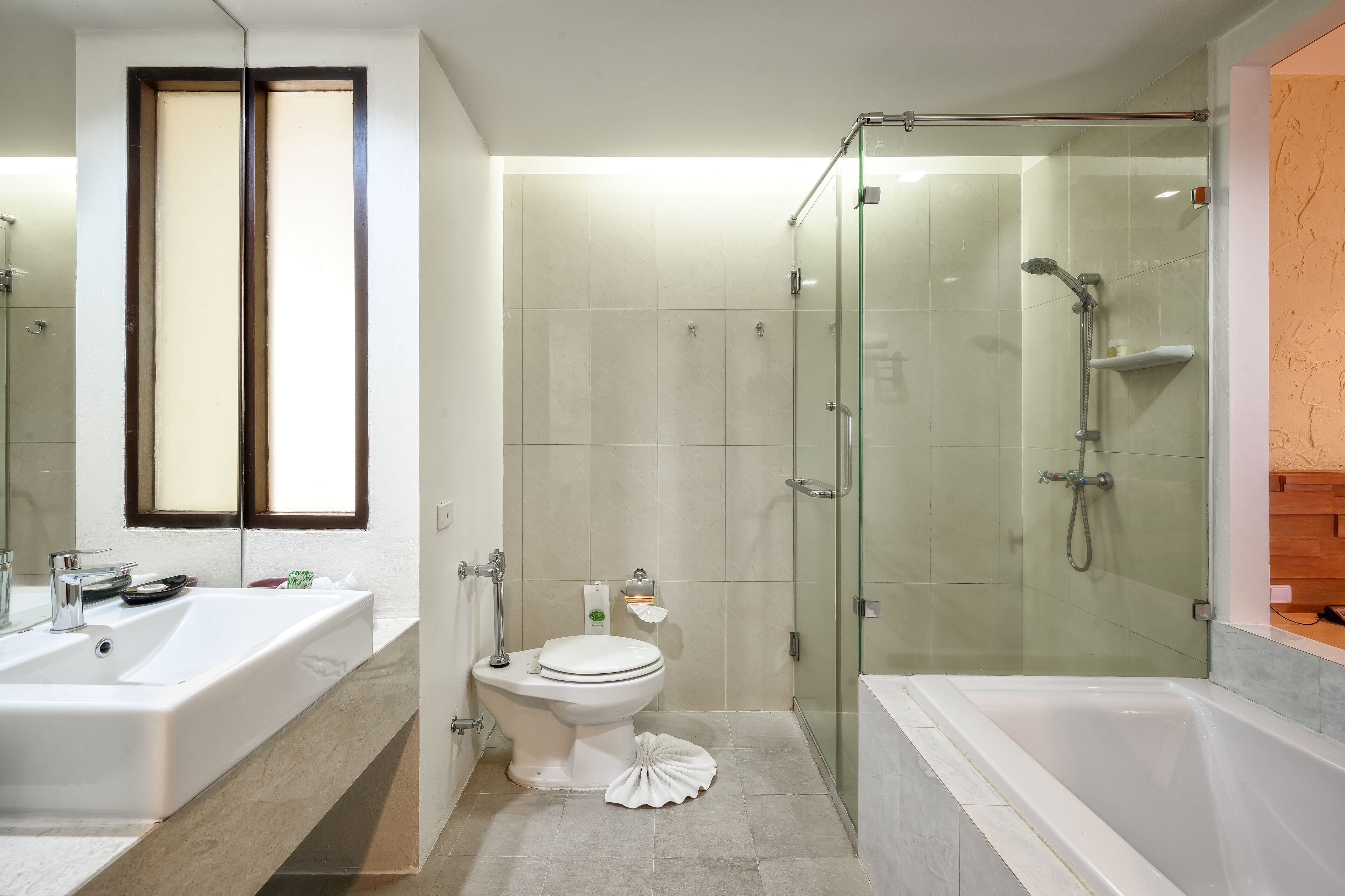 superior sea view | bathroom | separate bathtub and shower, deep-soaking bathtub, free toiletries