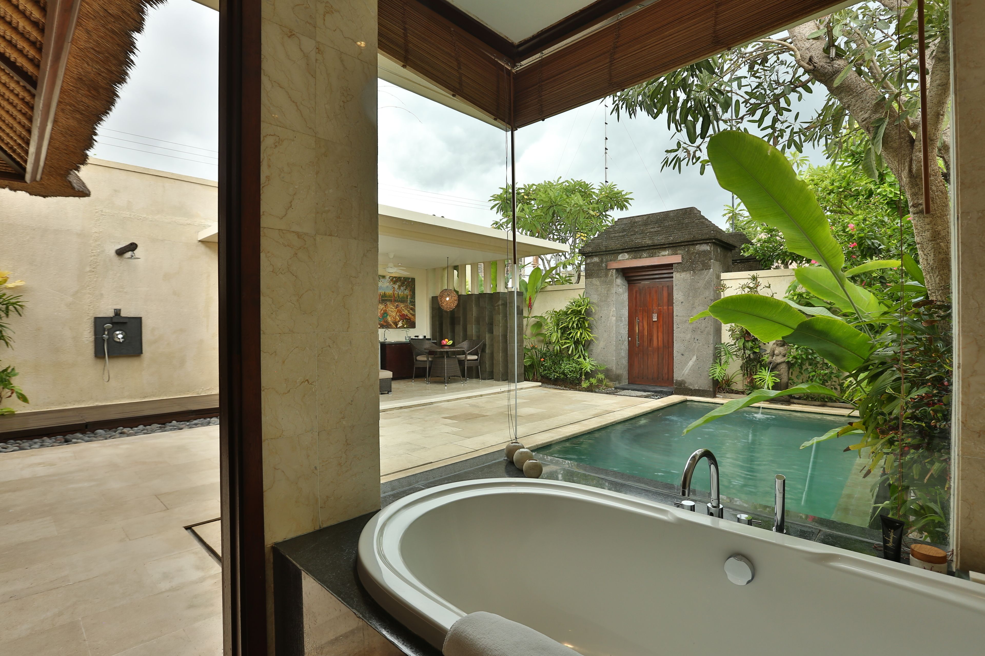Bathtub besar