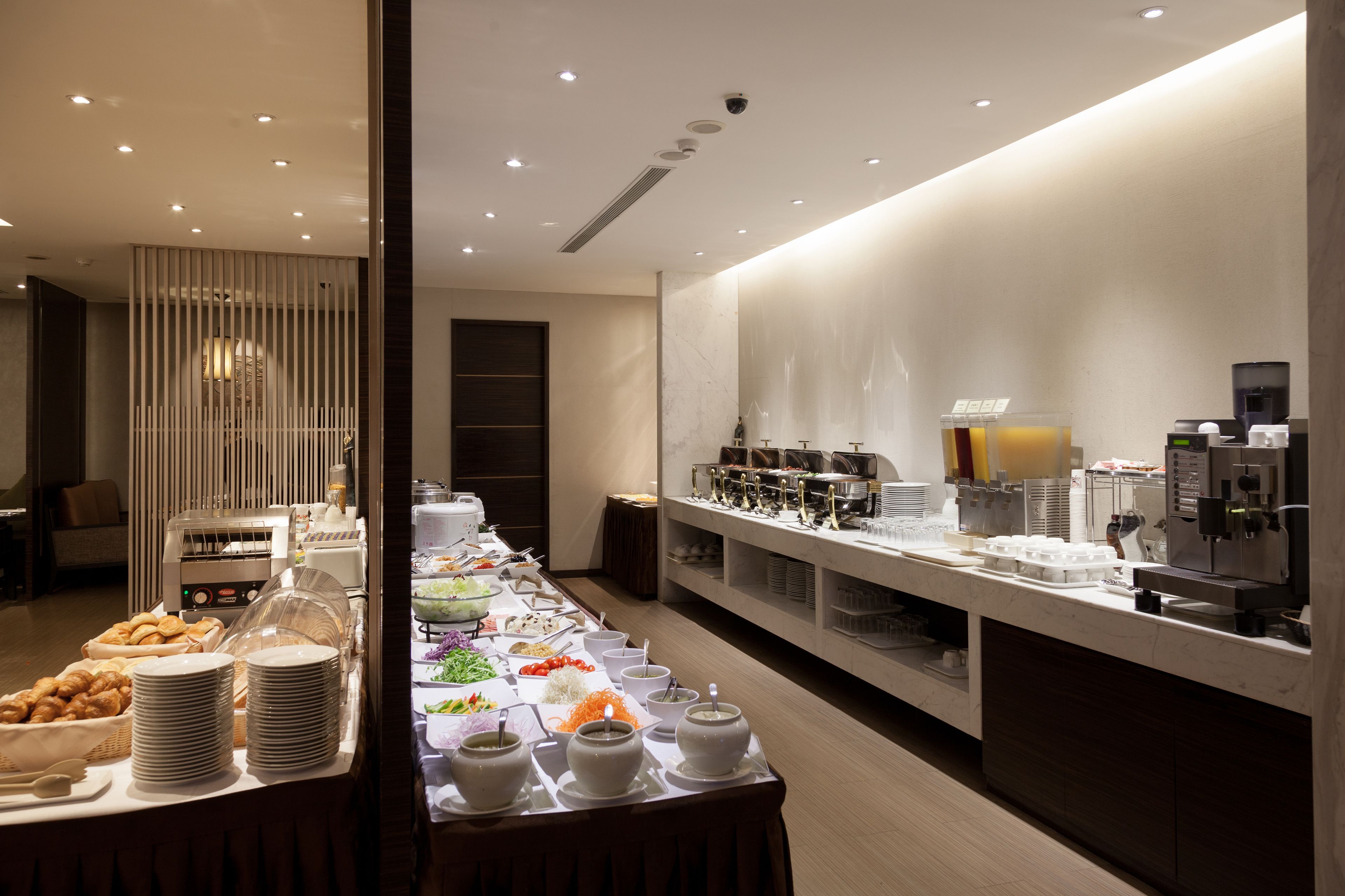 daily full breakfast for a fee