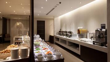 Daily full breakfast for a fee