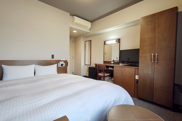 (Main Building) Double Room, Smoking (160cm bed) | Free WiFi, bed sheets