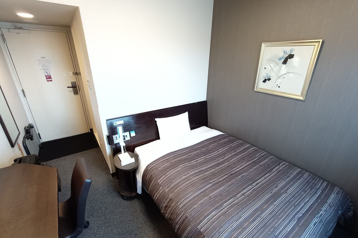 Chambre Simple Confort, fumeur (Main Building, 140 cm bed)