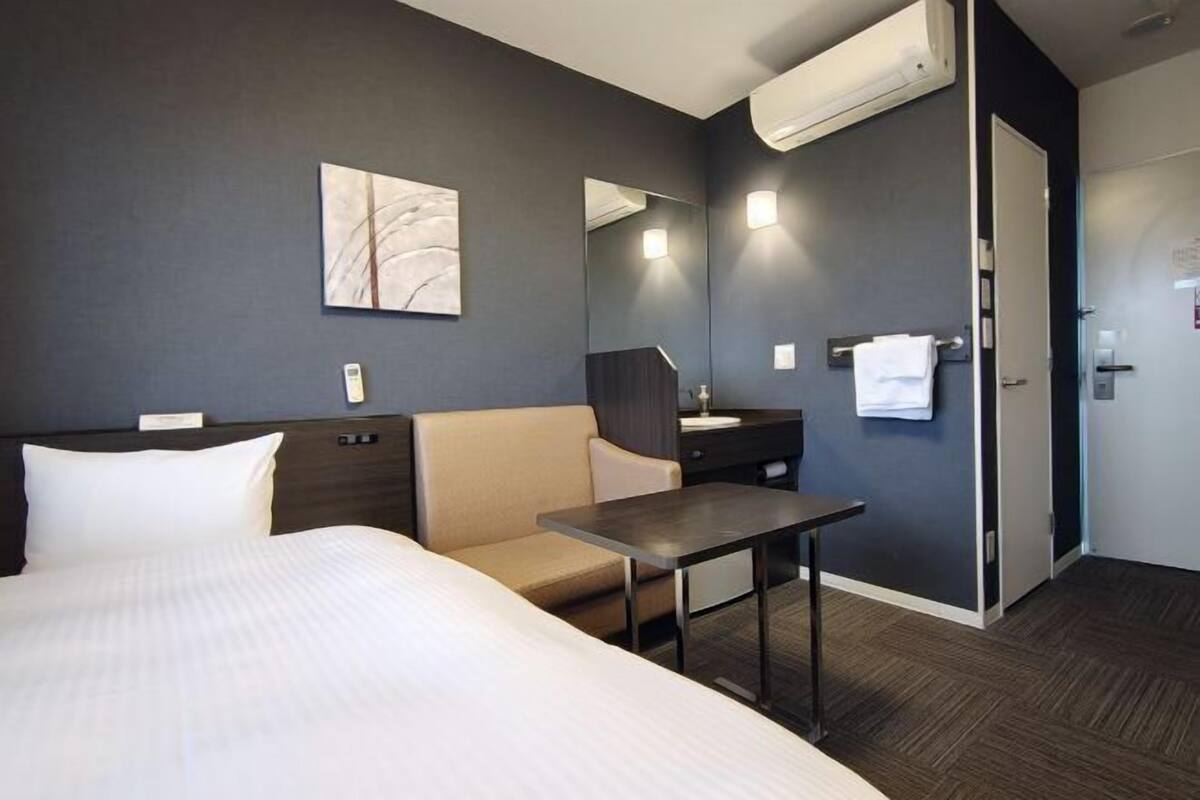 Wifi gratis y ropa de cama