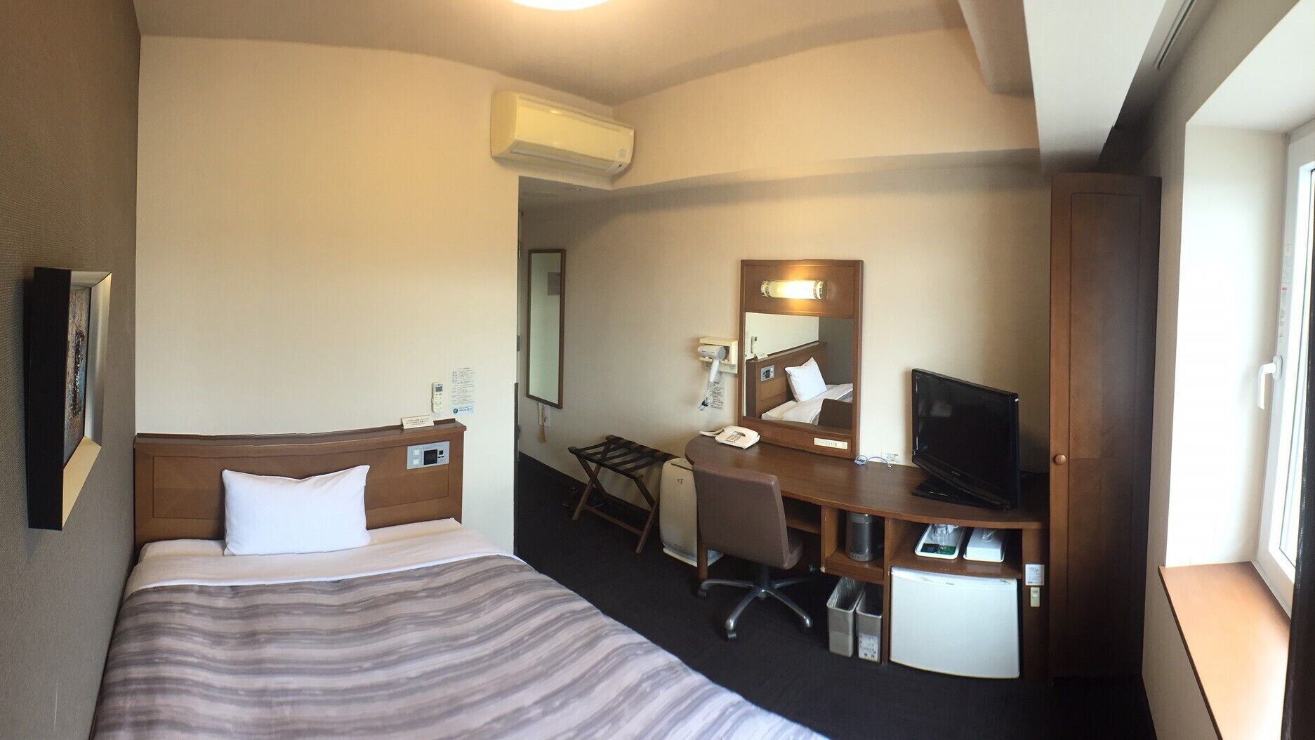 Free WiFi, bed sheets