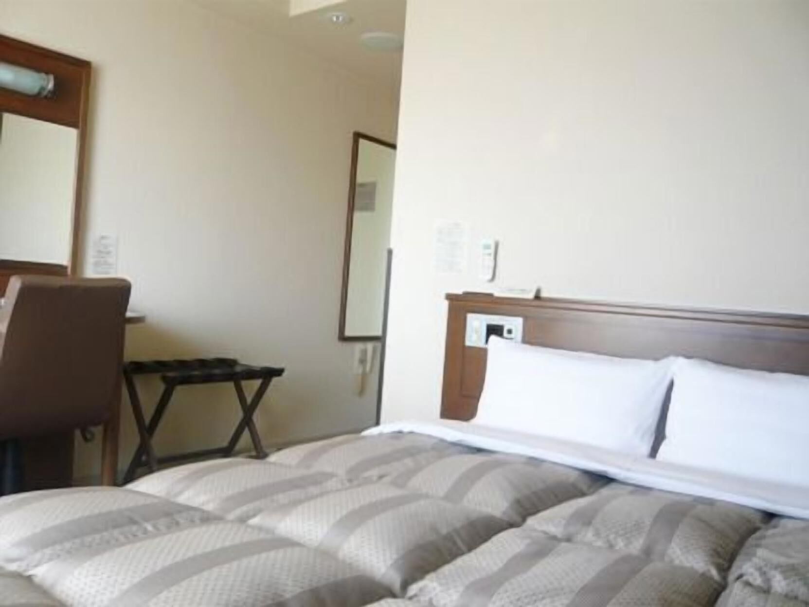 Free WiFi, bed sheets