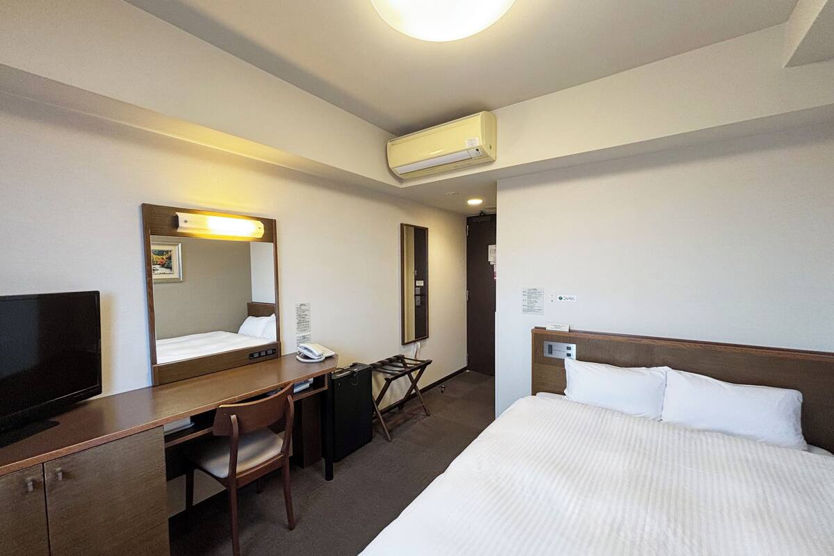 Desk, free WiFi, bed sheets