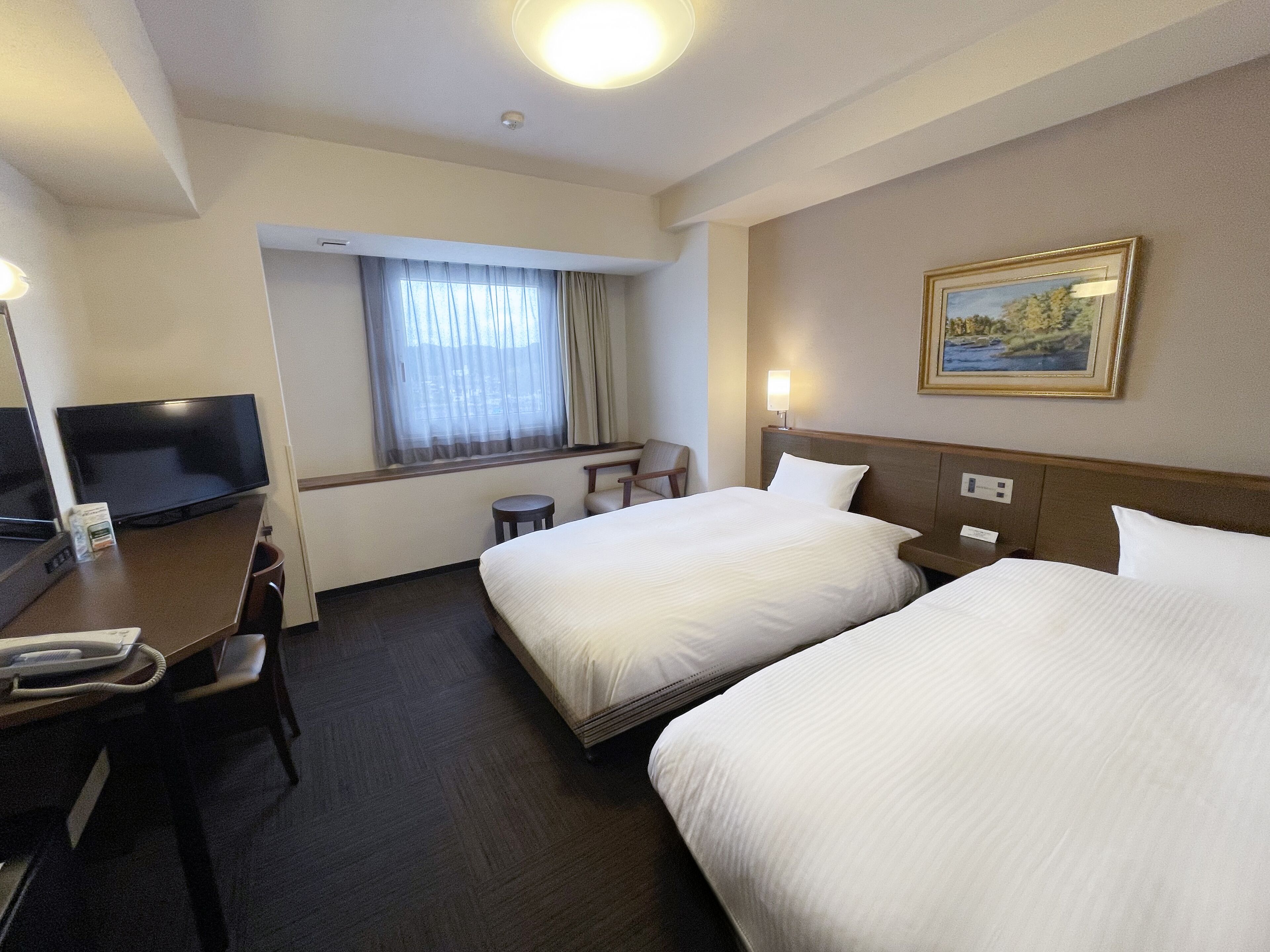 デスク、WiFi (無料)、ベッドシーツ