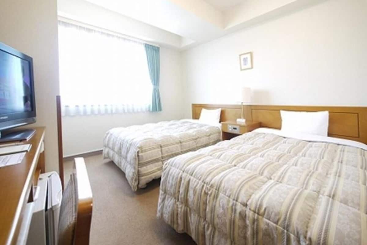 واي فاي مجانًا وملاءات أسرّة